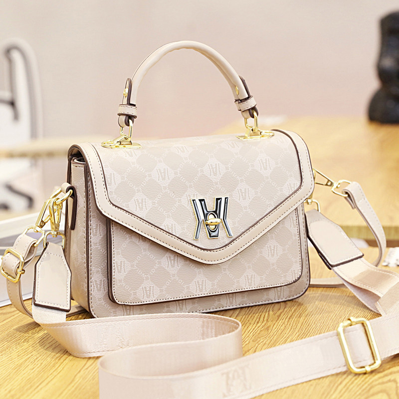 今年流行小包包女秋冬2025新款潮时尚爆款手提女包网红百搭斜挎包