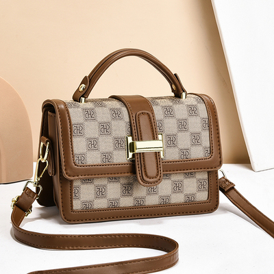 休闲通勤款小方包质感百搭斜挎包