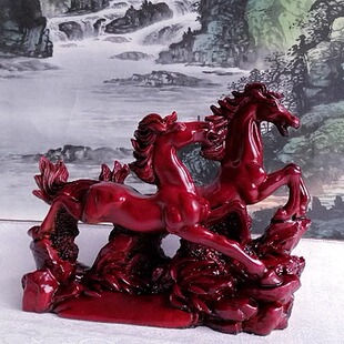 马到成功马上财双马齐力仿木雕招财风水家居办公室摆件朱砂现代