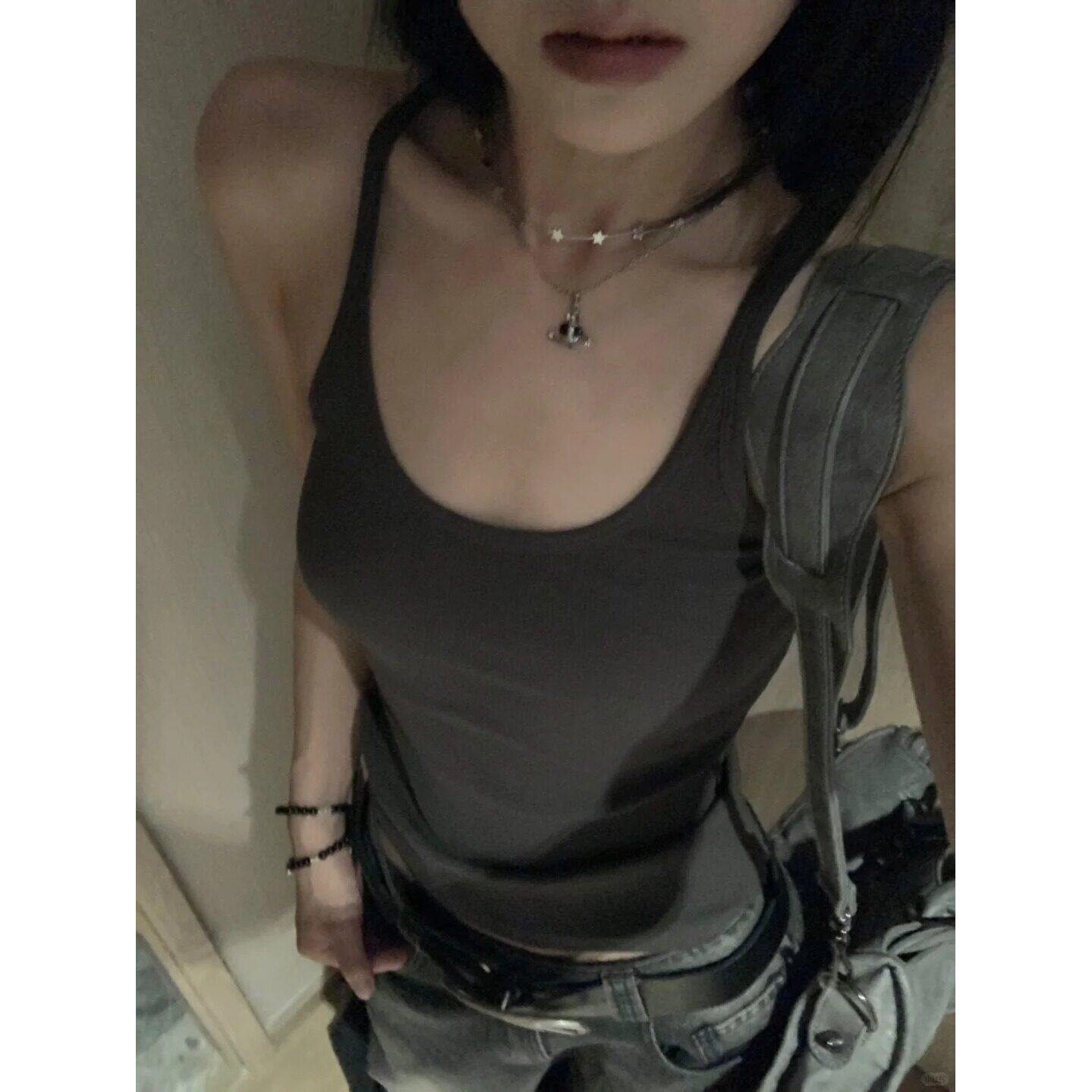 港味复古U领防走光吊带女