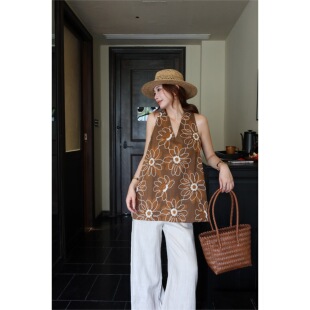 刺绣花朵挂脖上衣 4.10新品