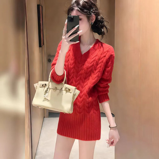 新年战袍V领麻花红色毛衣女冬季2026新款慵懒风宽松显瘦针织短裙