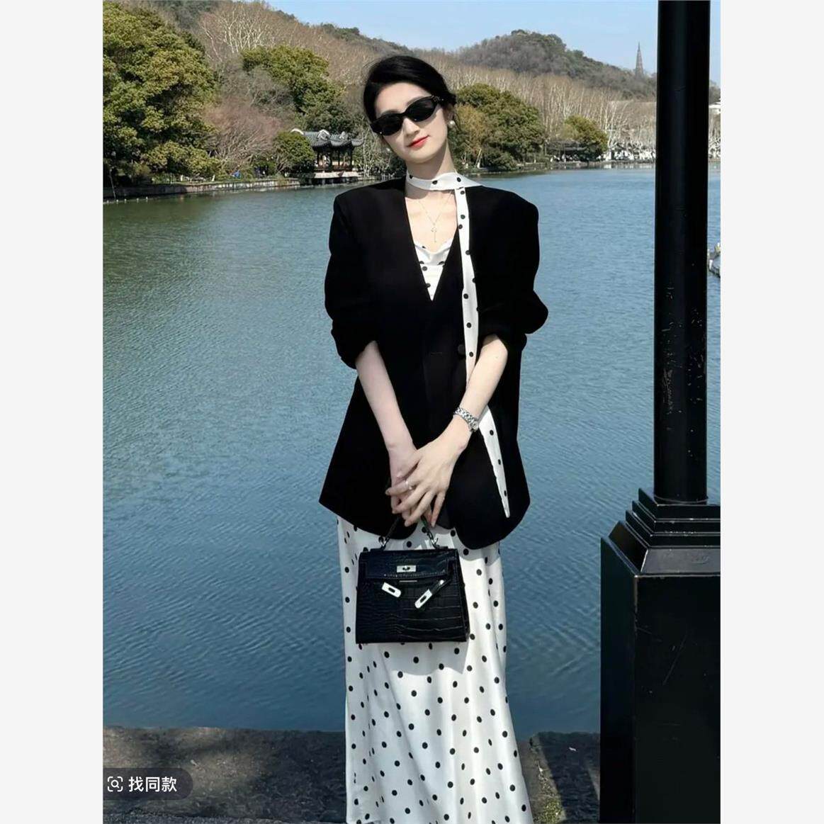 丢丢春季韩版设计感轻奢职业风西装外套波点吊带连衣裙网红两件套
