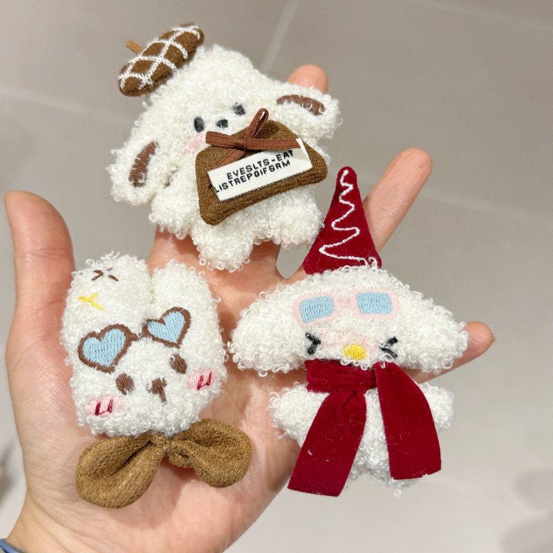 秋冬可爱卡通毛绒小羊小兔玩偶胸针配饰ins风服装围巾DIY配件公仔