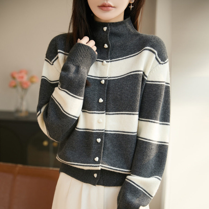 半高领撞色条纹针织开衫外套秋冬宽松毛衣女上衣爱心扣外搭