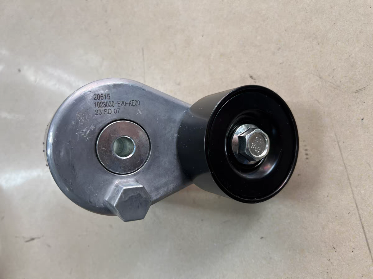 解放动力4DB1发动机皮带张紧轮1023030-E20-KE00