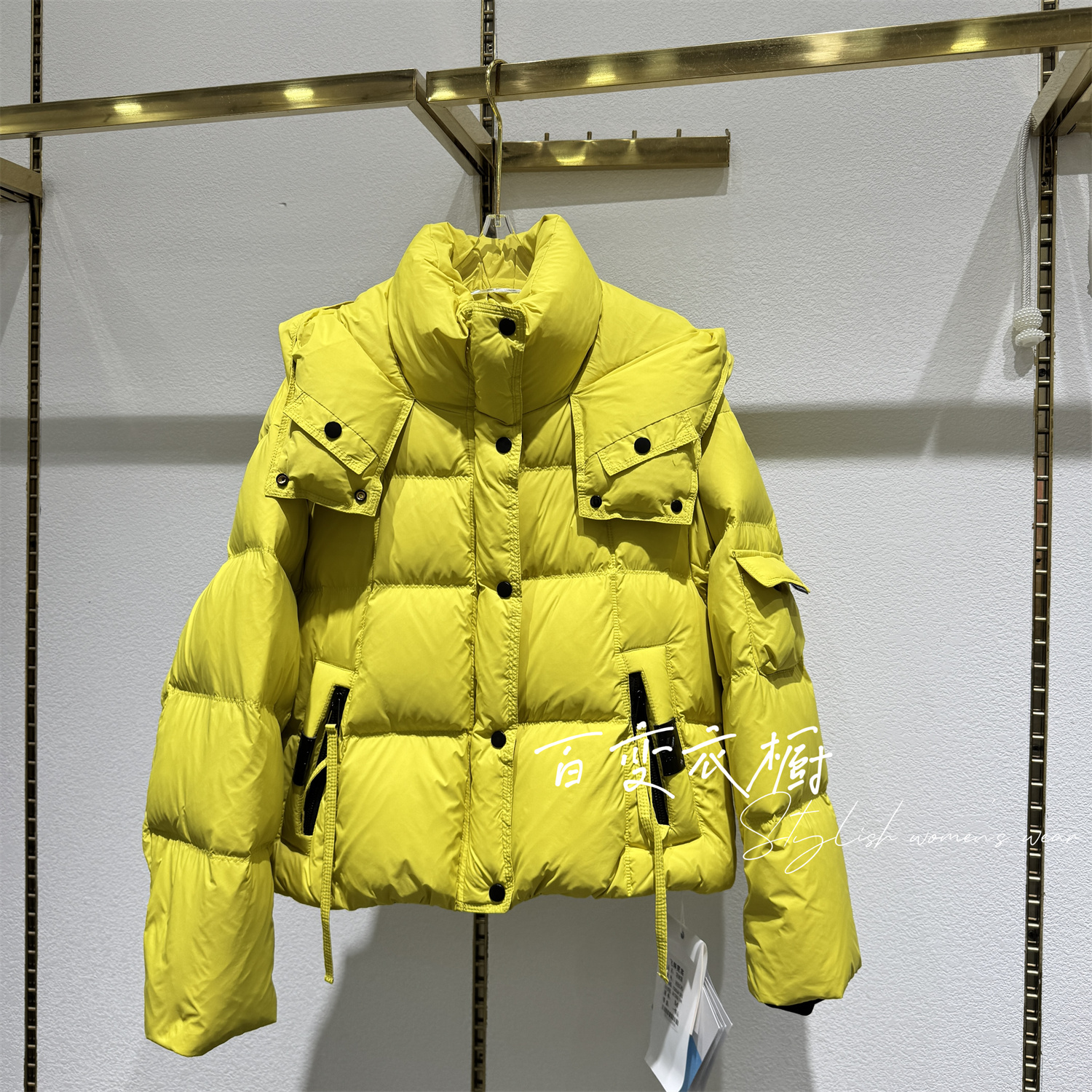 欧货2025冬季新款羽绒服女时尚亮色连帽泡芙感短款白鸭绒加厚外套