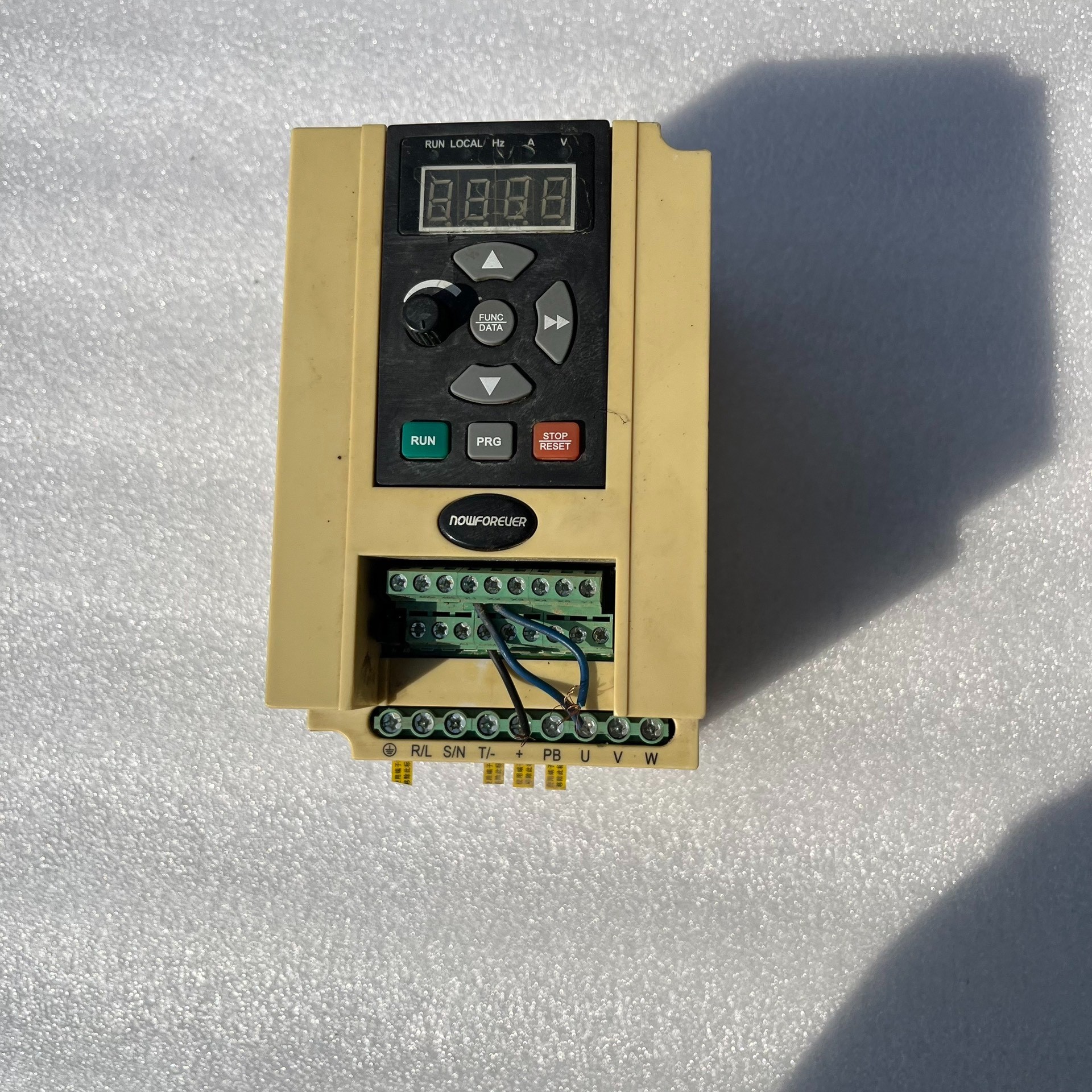 南方安华变频器B1000-2S0015G 1.5KW议价产品