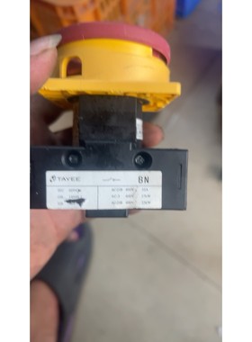 天逸TAYEE凸轮通断开关,型号BN,黄色外壳配红色顶盖,功议价产品