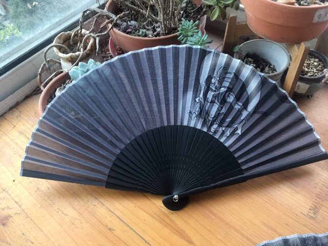 尾货库存夏凉真丝折扇女扇清凉日用竹扇21-22cm