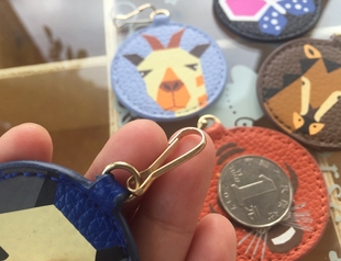 饰PU挂饰钥匙圈现货 化妆品附属小挂牌皮革挂件钥匙包包装 10个 包邮