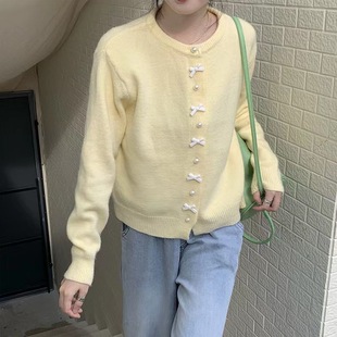 2025秋冬季新款温柔风淡黄色长袖毛衣韩系设计感别致针织衫外套
