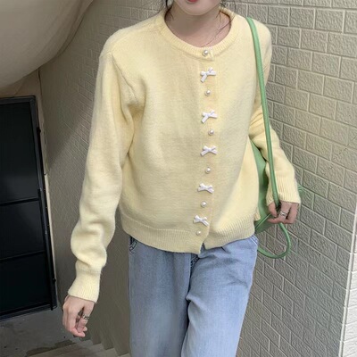 2025秋冬季新款温柔风淡黄色长袖毛衣韩系设计感别致针织衫外套