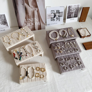 高级感压褶皮料三层饰品展示架 手镯手链胸针饰品展示道具 橱窗展