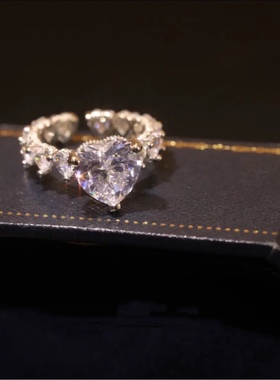 轻奢小众闪钻戒指怦然心动新款