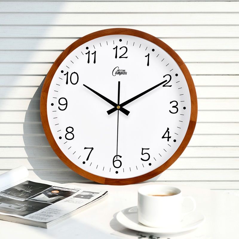 康巴丝北欧客厅卧室木简约挂钟