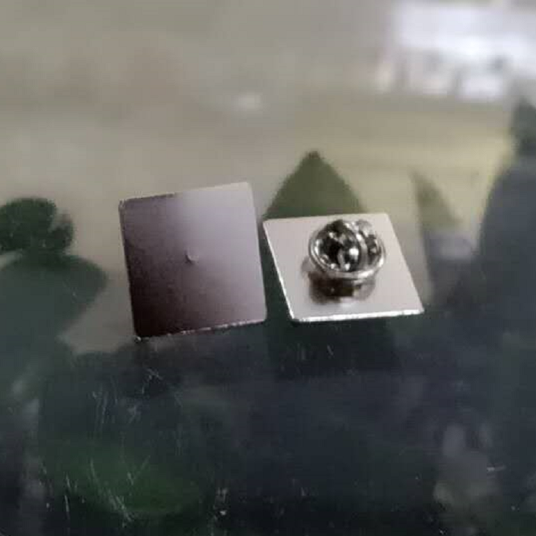 现货正方形金属徽章挂件糊碟扣工号牌定制UV打印高端个性大气