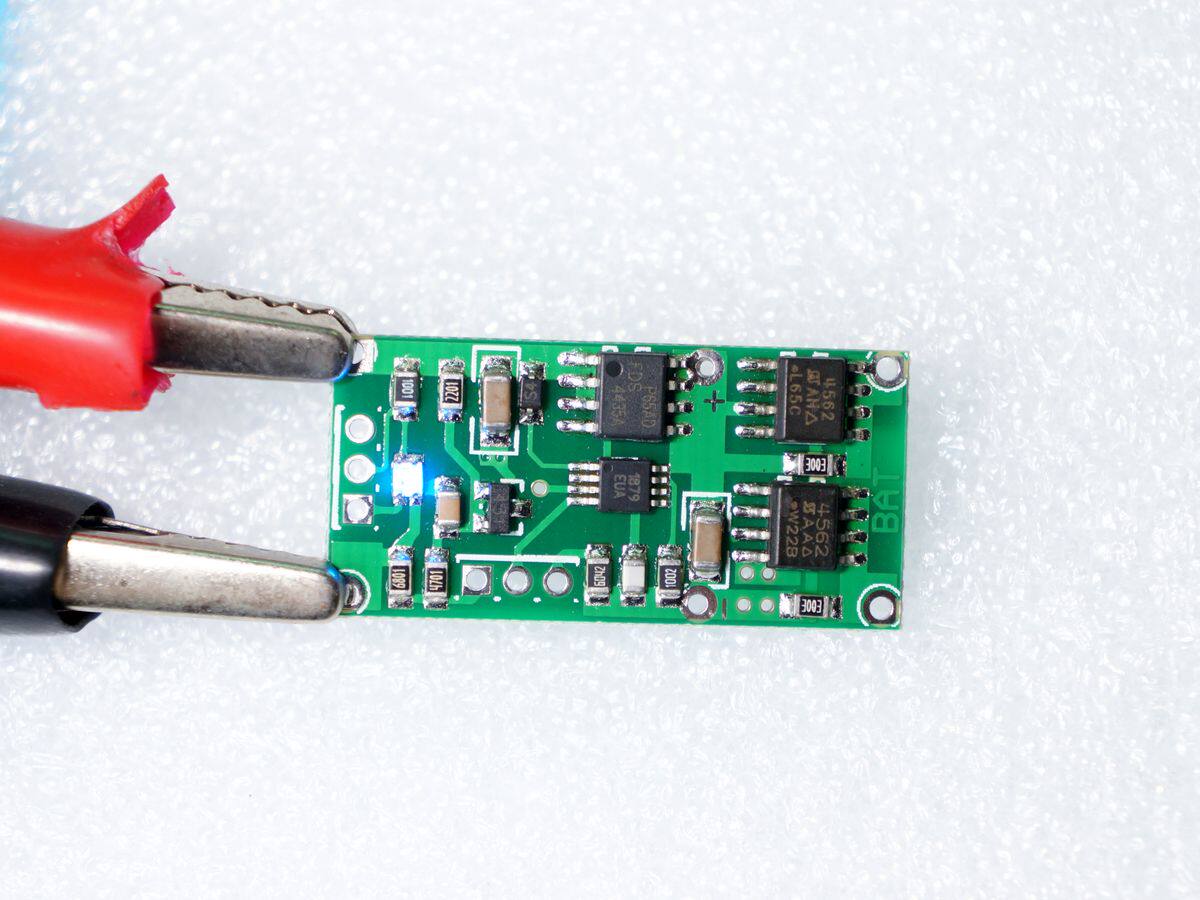 MAX1879 4.35V, 4.2V, 3.6V通吃带电池自动极性识别锂电池充电板