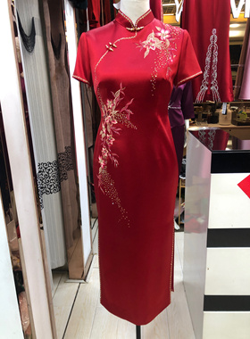 喜婆婆婚宴礼服2025新款妈妈装高贵重工旗袍中年妈妈气质连衣裙