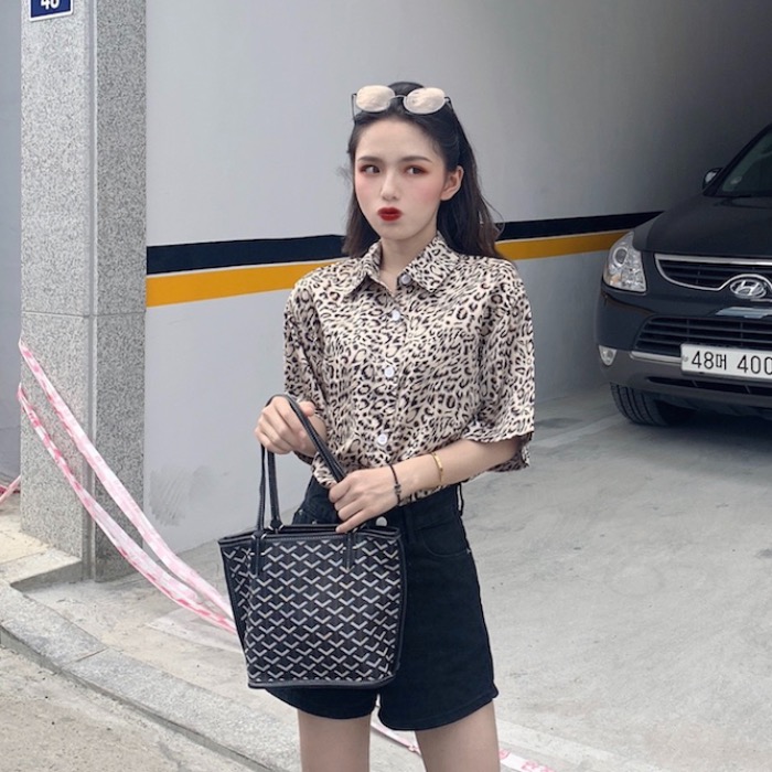 Real price real shot handsome fashionable white button design Lapel leopard shirt female