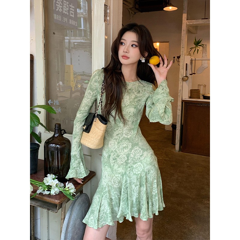 法式浪漫风绿色印花连衣裙女度假风显瘦掐腰喇叭袖短裙图片