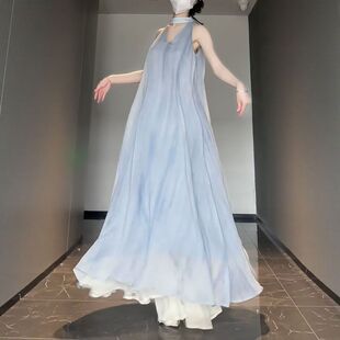 2026新款慵懒风法式蓝色无袖吊带连衣裙子女夏季海边度假仙女长裙