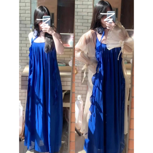 蓝色吊带挂脖连衣裙子女夏季2026新款三亚海边度假小个子无袖长裙