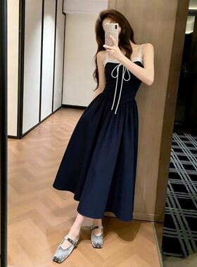 藏青色别致显身材赫本风大摆型吊带长裙新款高级感发誓连衣裙女夏