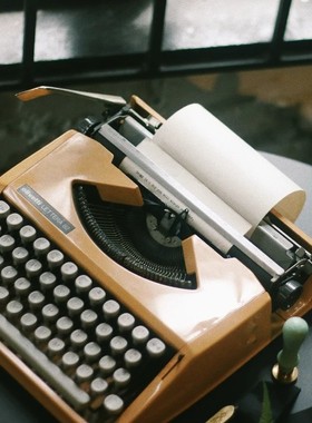 Olivetti Lettera82老式机械英文打字机 复古怀旧 礼物收藏推荐