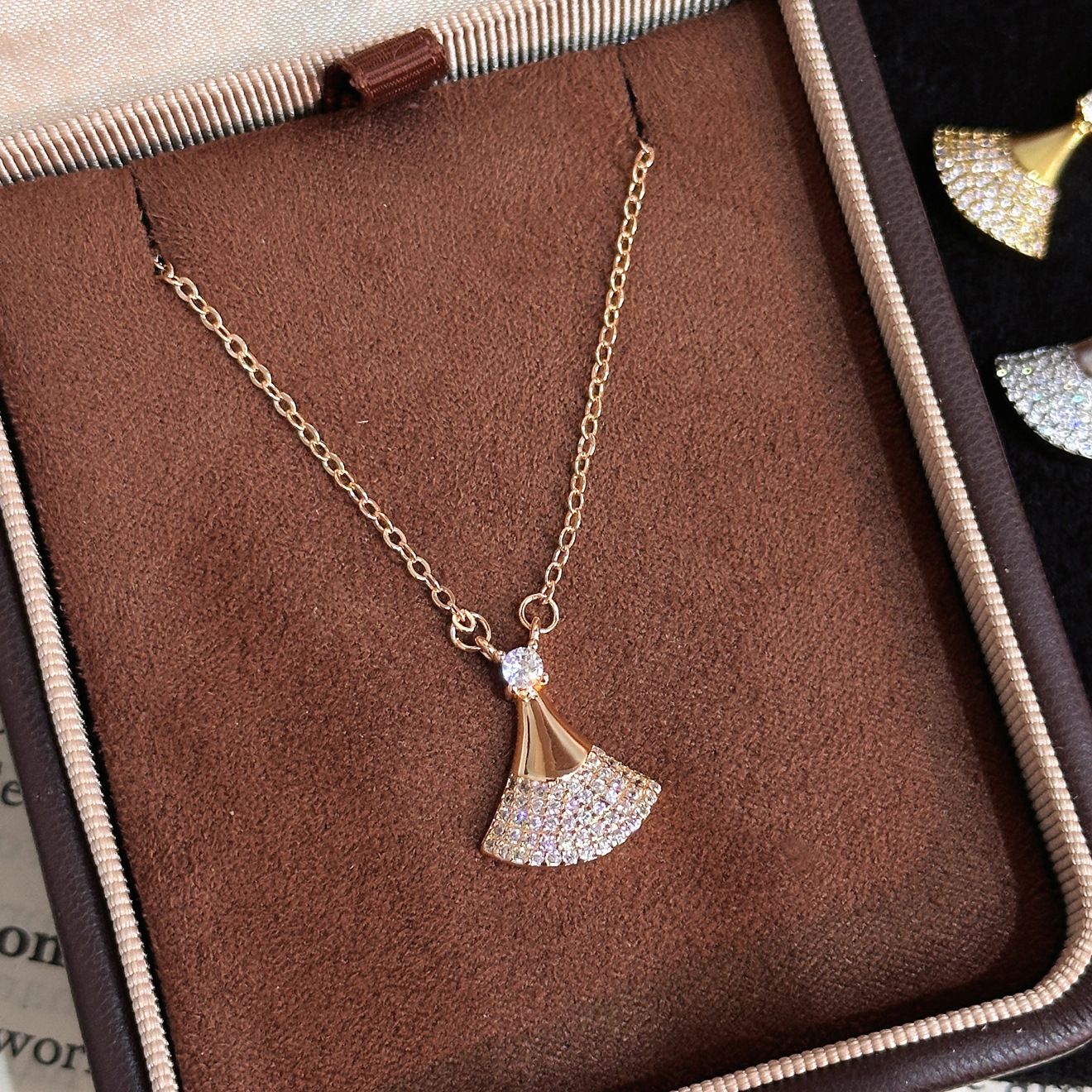 精工轻奢满钻裙子项链女ins简约时尚个性气质高级感锁骨链