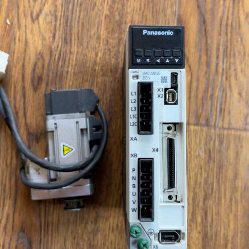 驱动器，MADLN05SG，100W   电机MSMF0