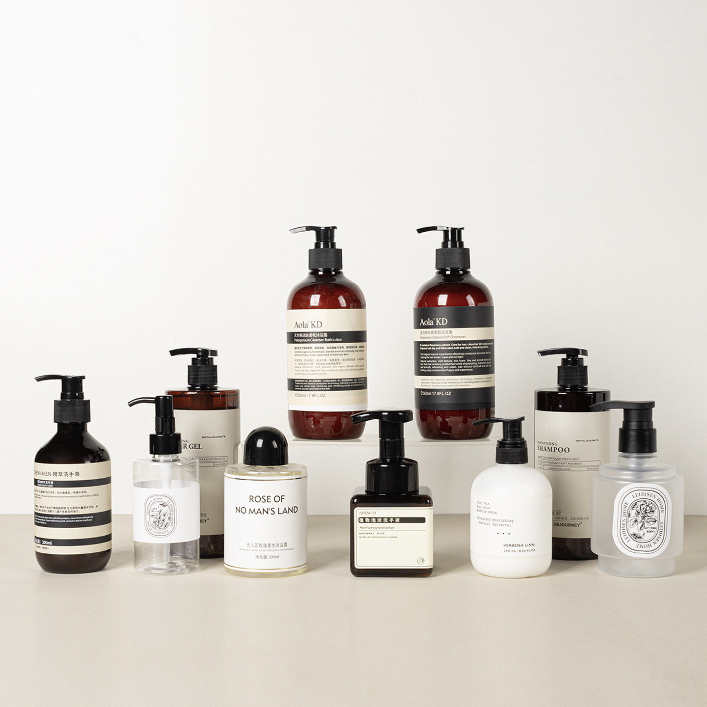 样板房卫生间浴室软装设计洗手液瓶沐浴露乳液瓶摆件拍照影视道具