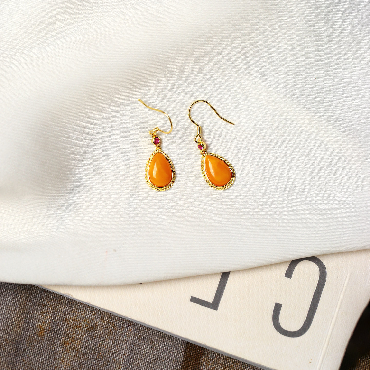 天然蜜蜡老蜜蜡水滴纯银镶嵌款耳钩款耳坠女款蜜蜡银耳饰饰品礼物