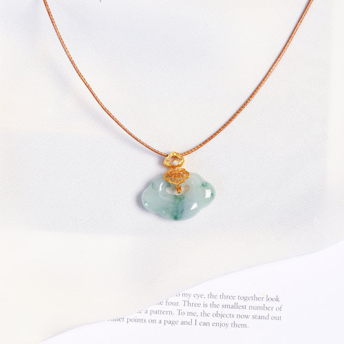 天然A货翡翠缅甸料飘花料雕刻如意锁款吊坠 女款翡翠锁骨链饰品