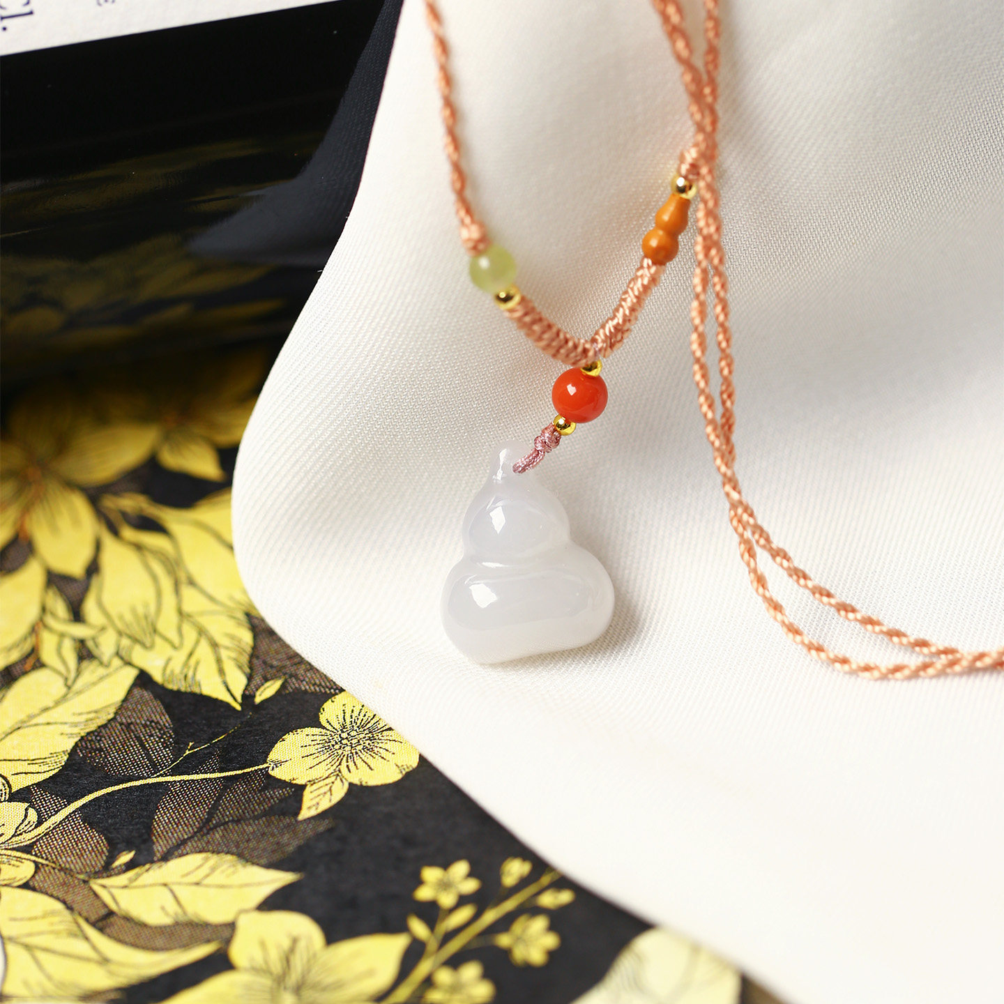 天然和田玉冰料烟灰雕刻小葫芦款吊坠 女款玉石毛衣链挂坠