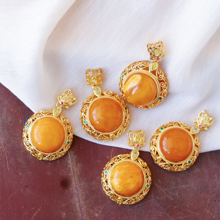 精工托纯银镶嵌 天然蜜蜡鸡油黄蛋面吊坠 女款琥珀挂坠饰品0104