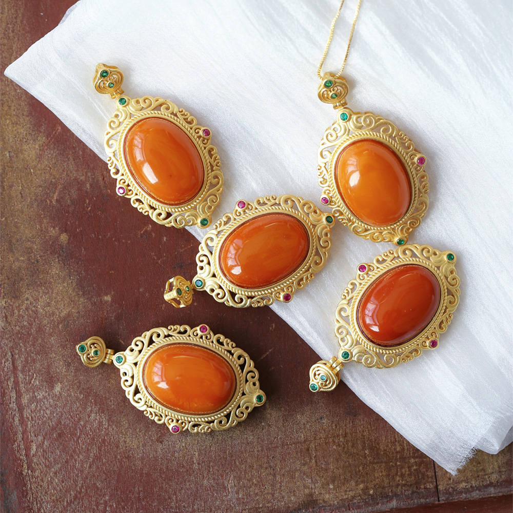 精工托纯银镶嵌 天然蜜蜡鸡油黄蛋面吊坠 女款琥珀挂坠饰品