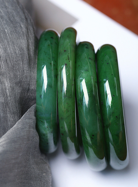 天然俄罗斯菠菜绿碧玉镯子老矿老料手镯 油润感好女妈妈镯饰品