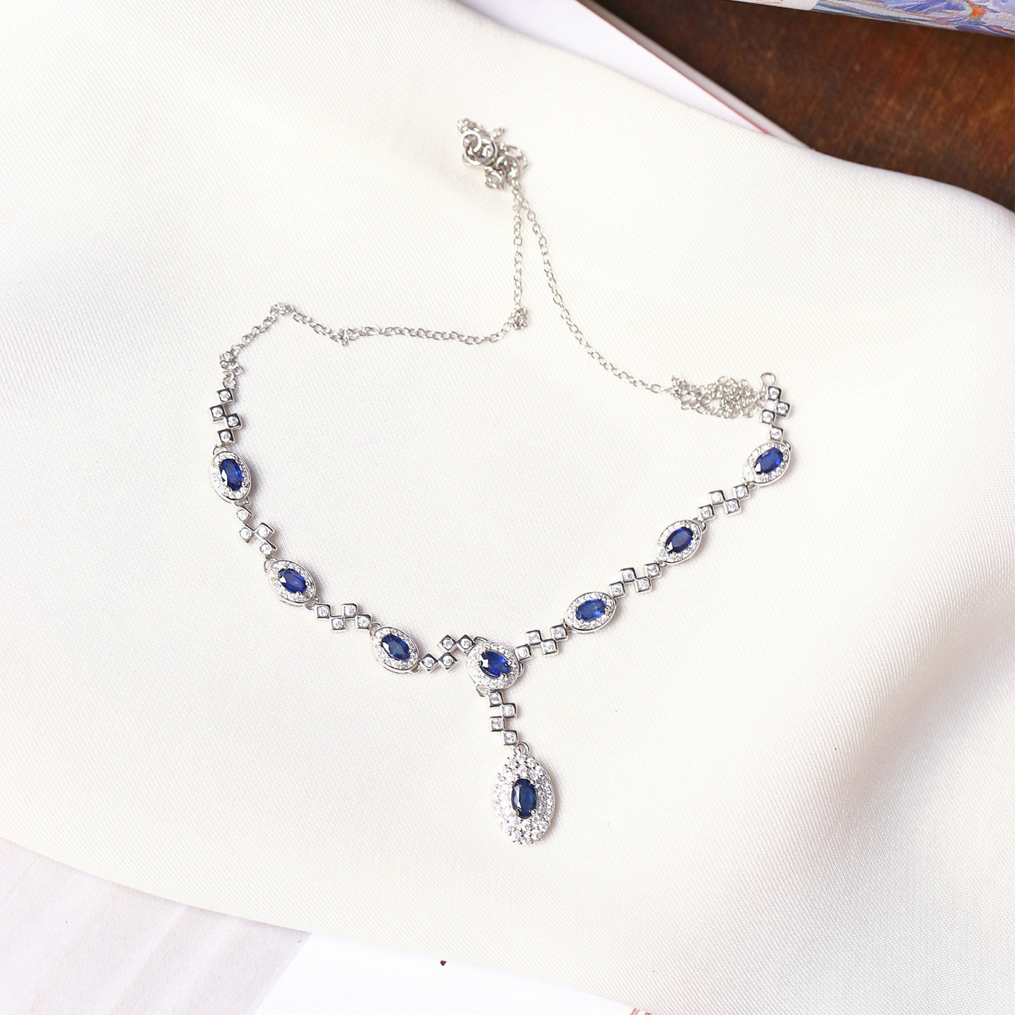 精品彩宝 天然蓝宝石纯银镶嵌款项链 女款精工银镶嵌蓝宝石饰品