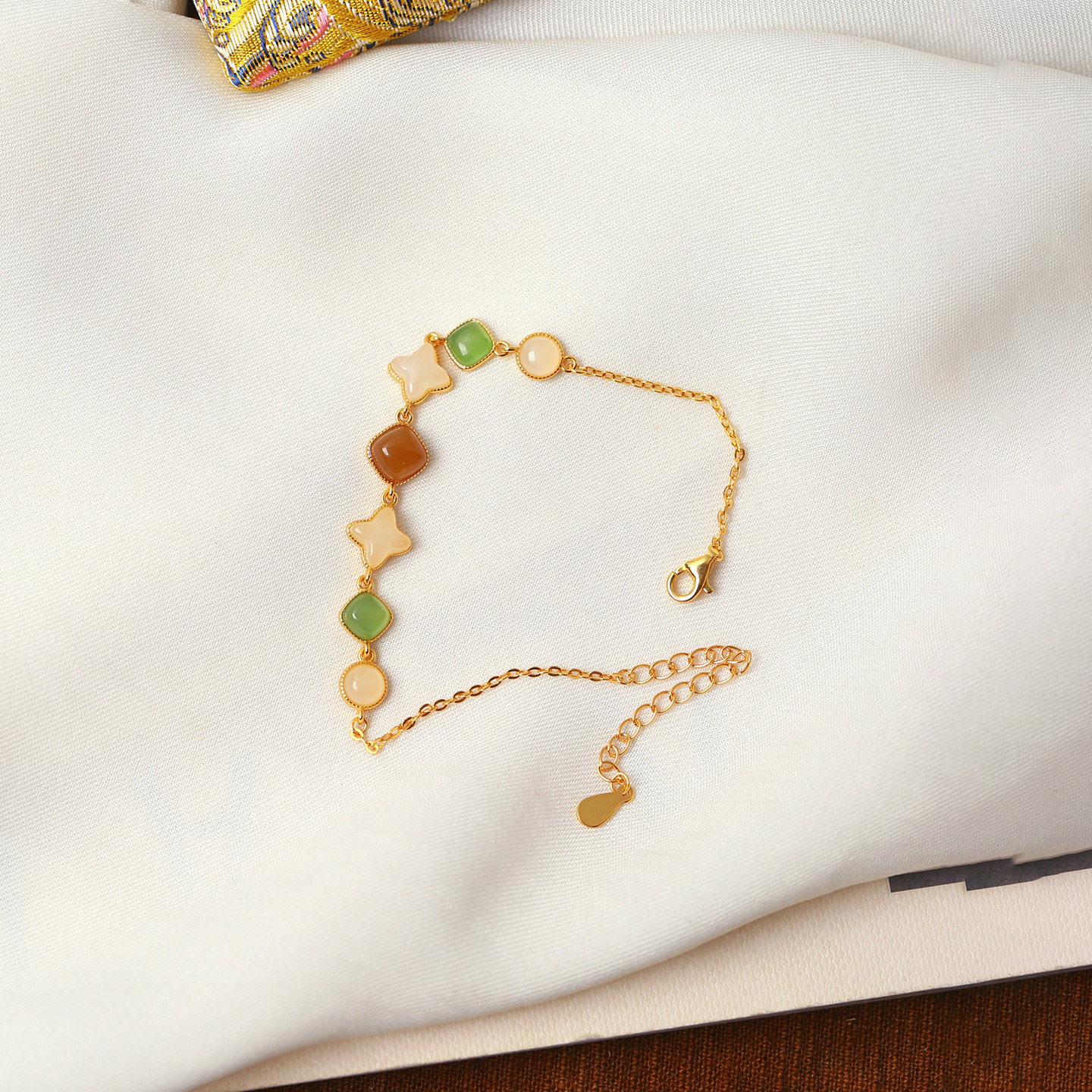 天然和田玉糖料白玉碧玉纯银镶嵌多宝色款手链女款玉石镶嵌款饰品,珠宝/钻石/翡翠,手饰,淘宝优惠券,粉丝福利购,淘宝优惠卷