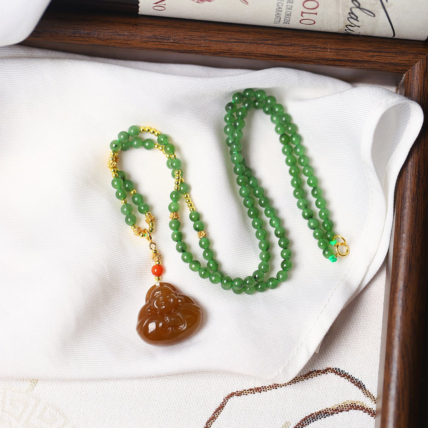 天然和田玉糖料雕刻抱抱佛搭配碧玉链子原创款吊坠毛衣链女款饰品