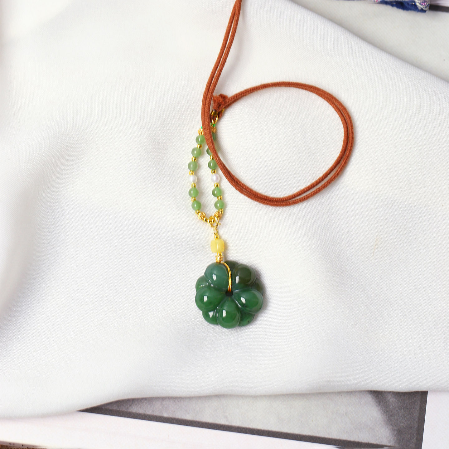 天然俄罗斯碧玉雕刻小花扣子款吊坠 女款玉石毛衣链挂坠饰品,珠宝/钻石/翡翠,颈饰,淘宝优惠券,粉丝福利购,淘宝优惠卷