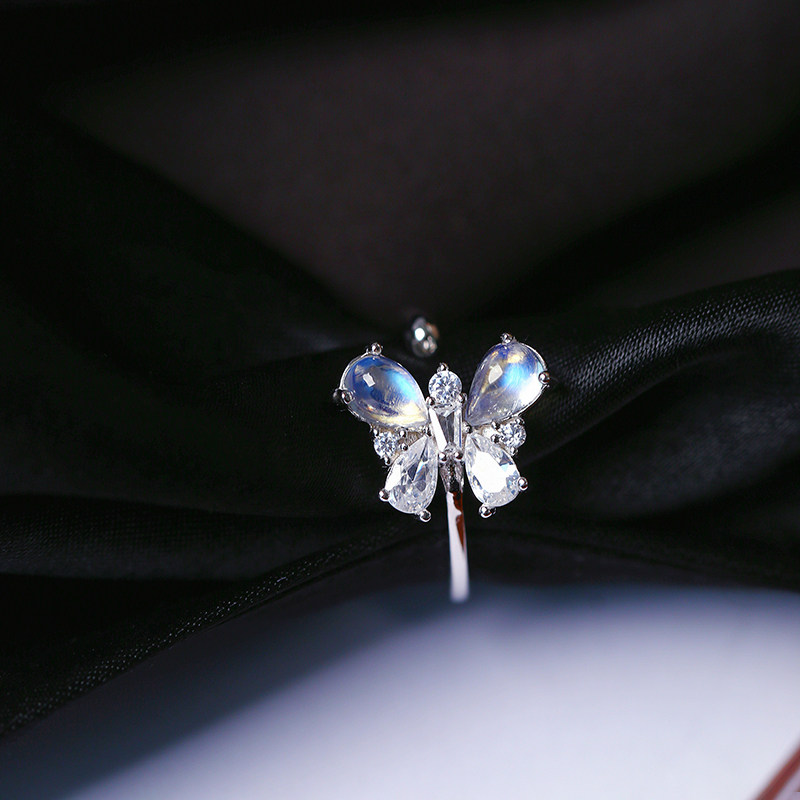 精品彩宝天然蓝月光石纯银托镶嵌蝴蝶款戒指 女款水晶月光石指环