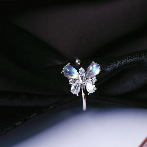 精品彩宝天然蓝月光石纯银托镶嵌蝴蝶款戒指 女款水晶月光石指环