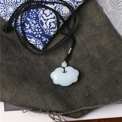 天然和田玉俄料羊脂白玉雕刻如意锁吊坠 女款玉石锁骨链挂坠饰品