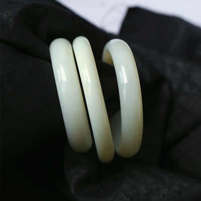 天然新疆料和田玉米达料手镯 女款老油料玉石镯子送女友饰品礼物