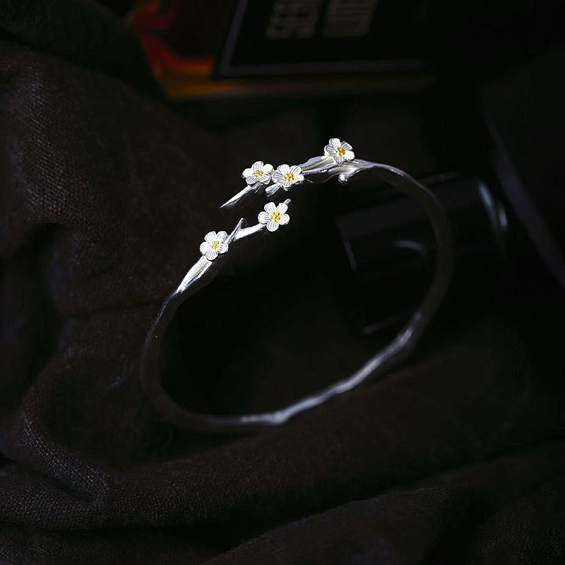 999足银古法莫离款手镯 女款足银描金梅花开口镯子送女友时尚银镯,饰品/流行首饰/时尚饰品新,银饰手镯,淘宝优惠券,粉丝福利购,淘宝优惠卷