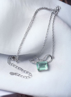 精品彩宝 天然绿萤石纯银镶嵌款吊坠 女款水晶彩宝银镶嵌锁骨饰品
