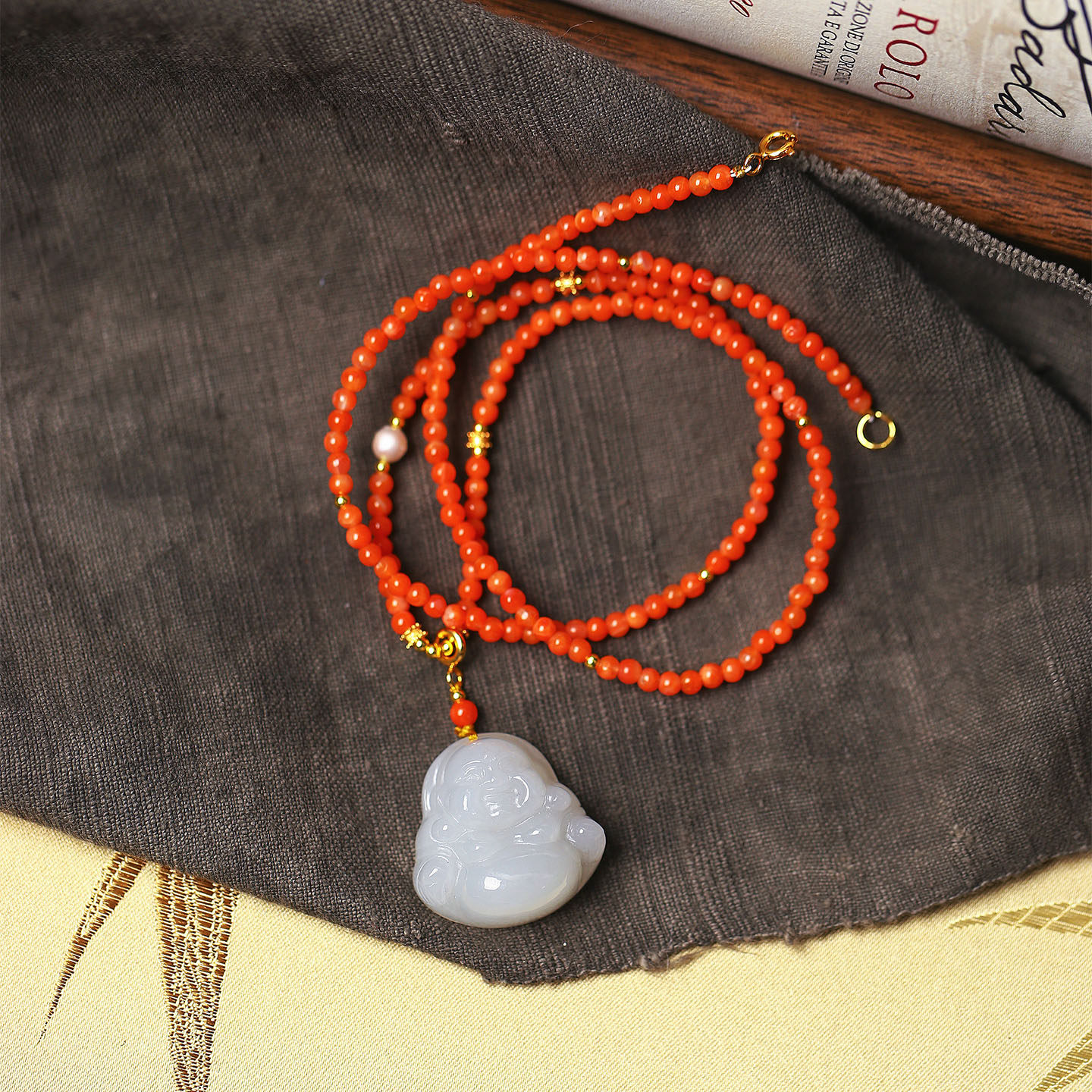 天然和田玉老料烟灰雕刻弥勒佛搭配南红链子原创款吊坠毛衣链挂坠