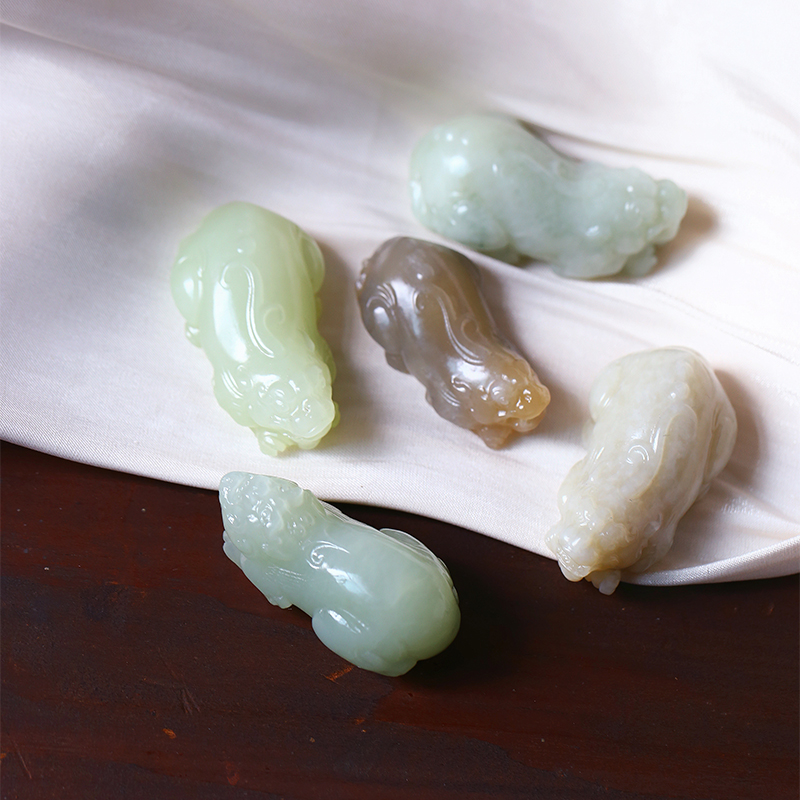 和田玉青玉糖料且末蓝料雕刻貔貅